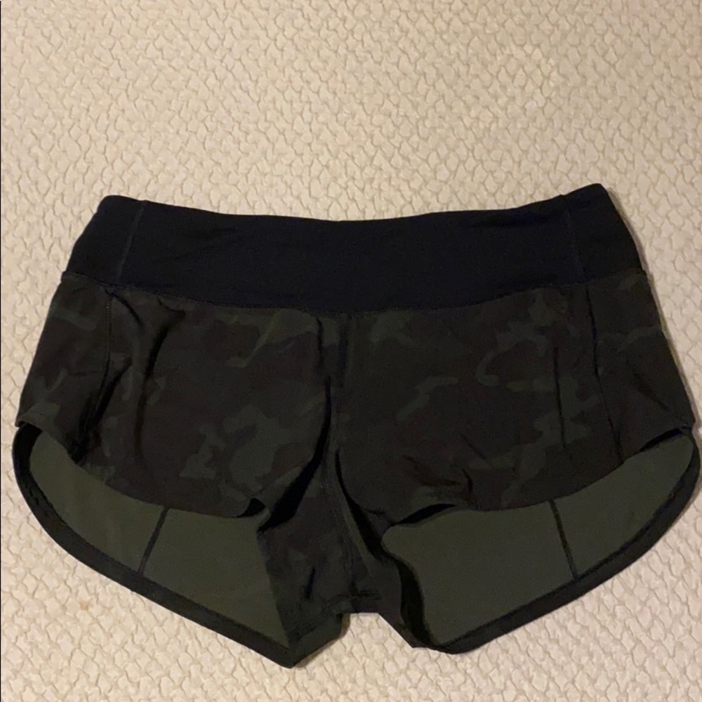 LULULEMON size 4 shorts (4 inches)